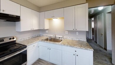 Building Photo - 335 Ruskin Dr