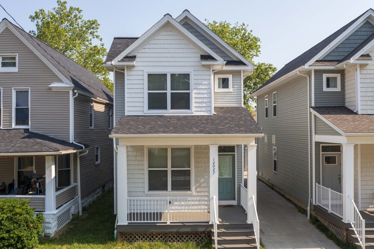 Foto principal - 12027 Wade Park Ave