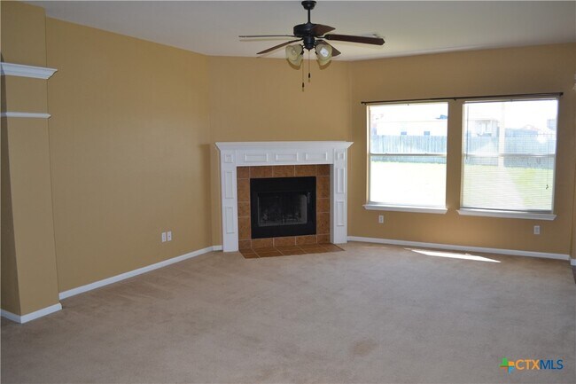 Building Photo - 200 Crowfoot Dr