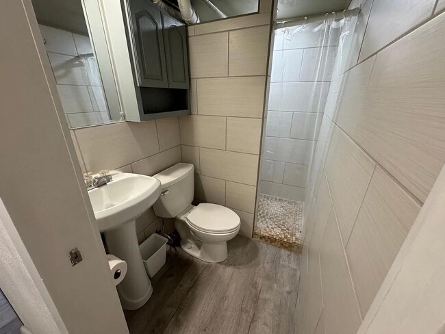 Building Photo - Spacious 4BD/2BA Home Near Campus – Recent...