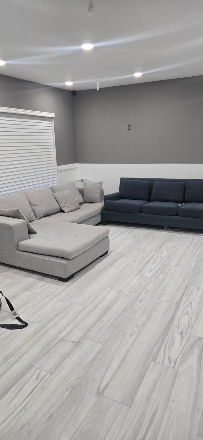 Foto del edificio - 15 California Way