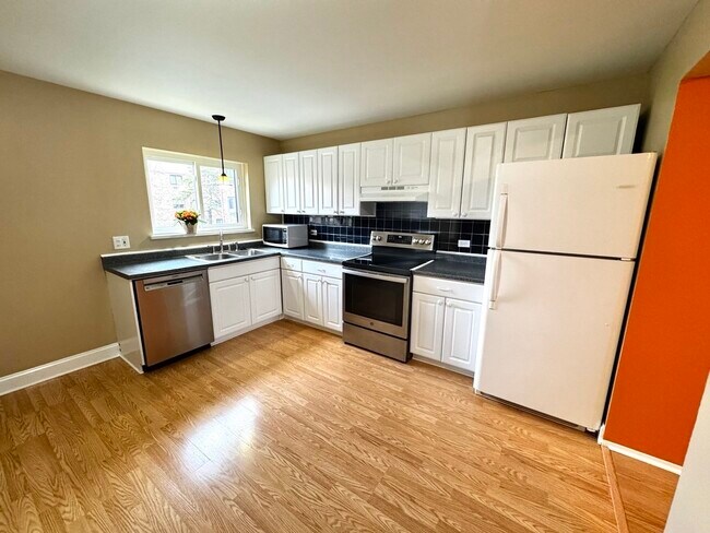 Foto del edificio - 2215 Nichols Rd