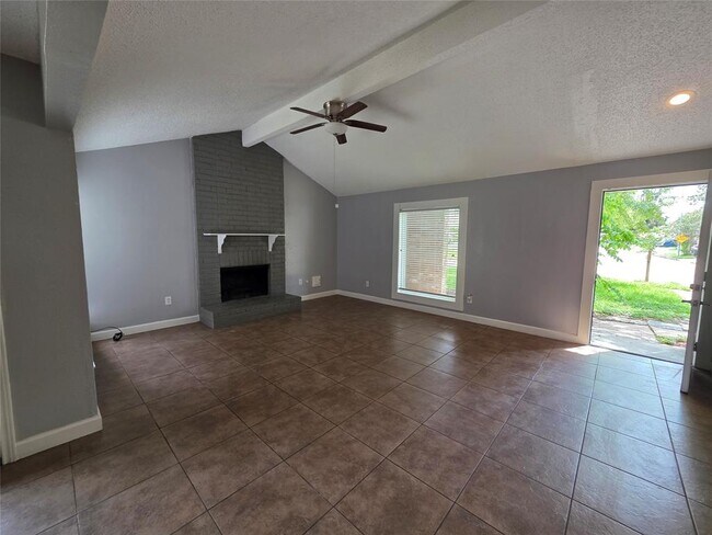 Foto del edificio - 1115 Rock Canyon Dr