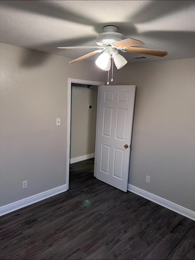 Building Photo - 7043 River Bluff Dr