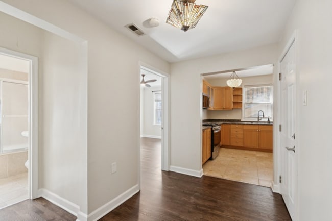 Foto del edificio - 5955 N Winthrop Ave