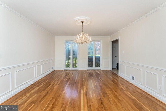 Building Photo - 4001 N Ridgeview Rd