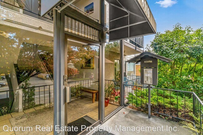 Foto del edificio - 2 br, 2 bath House - 6110 24th Avenue NW #104