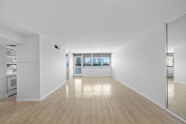 Building Photo - 250 174th St