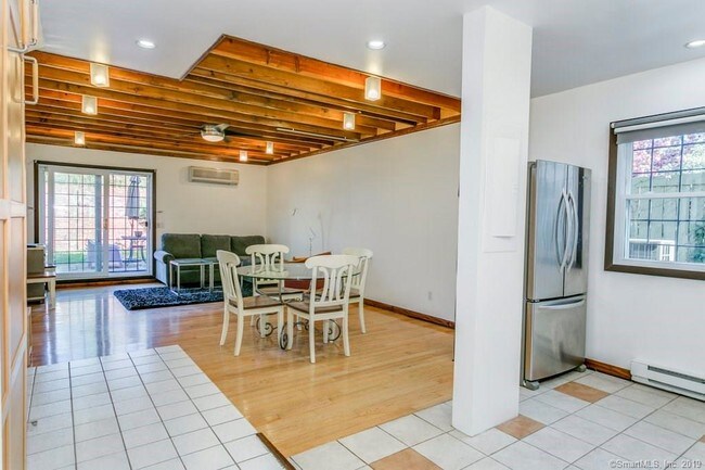 Foto del edificio - 13 Hughes Pl