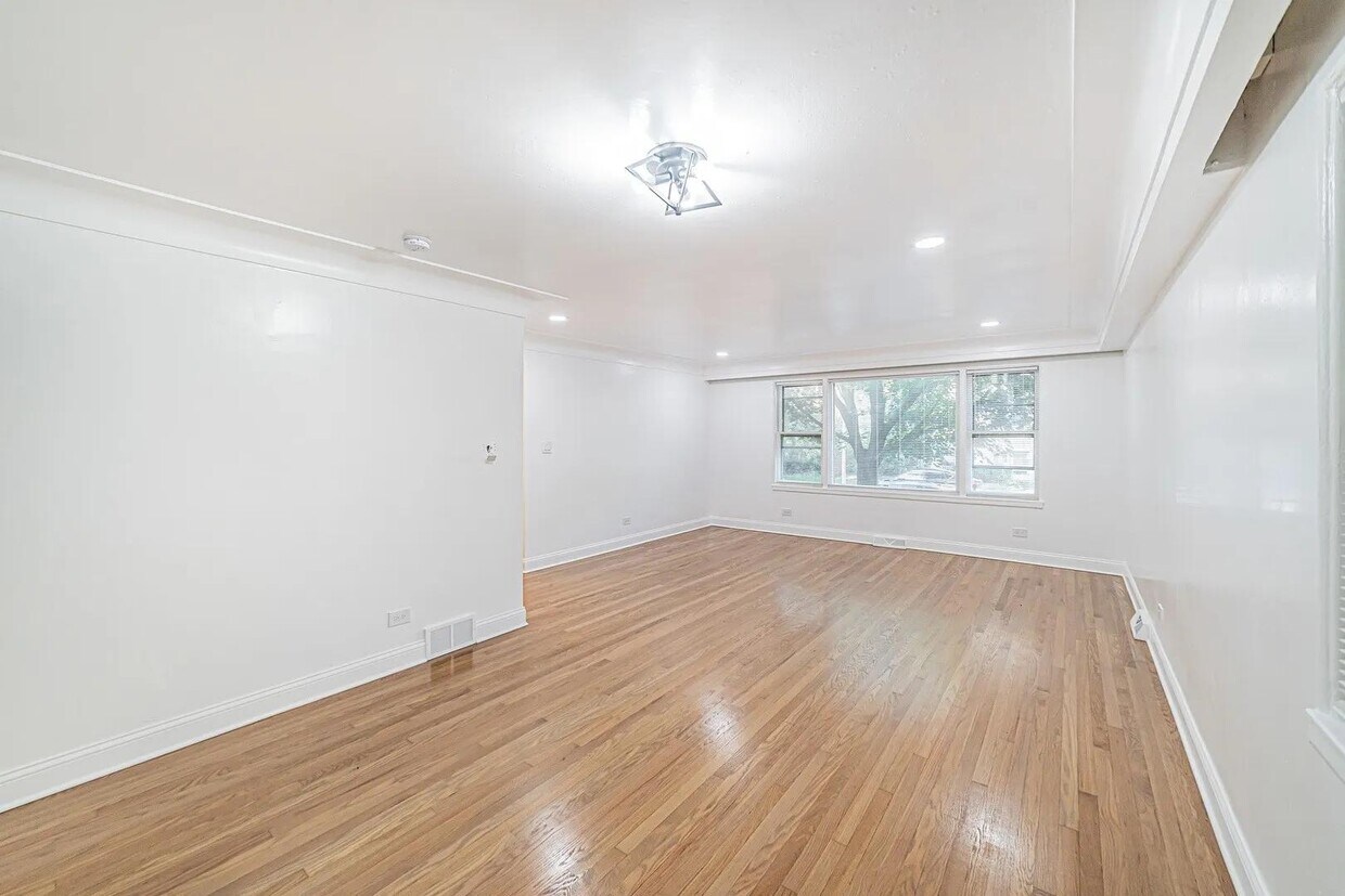 Foto principal - 7530 N Oakley Ave