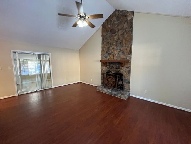 Building Photo - 171 Greenbriar Ct