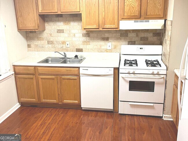 Foto del edificio - 2413 Lawrenceville Hwy