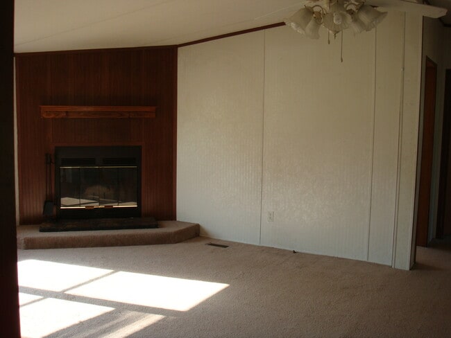 Building Photo - 4244 Cat Creek Rd