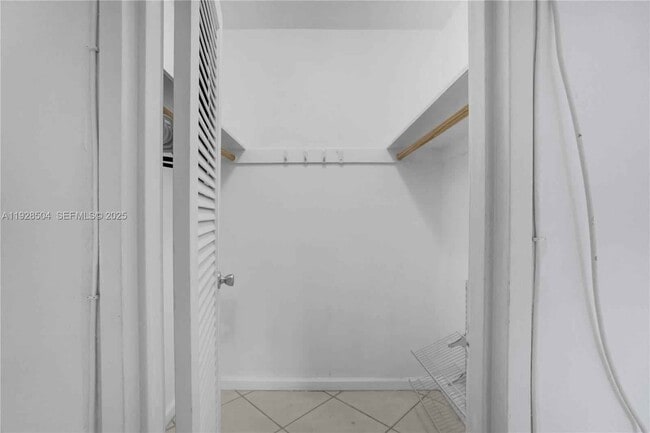 Foto del edificio - 10350 W Bay Harbor Dr