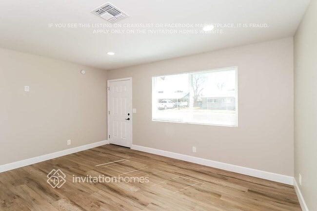 Building Photo - 3402 W Charter Oak Rd