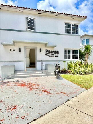 Building Photo - 7116 Bay Dr