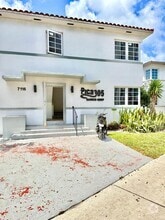 Building Photo - 7116 Bay Dr