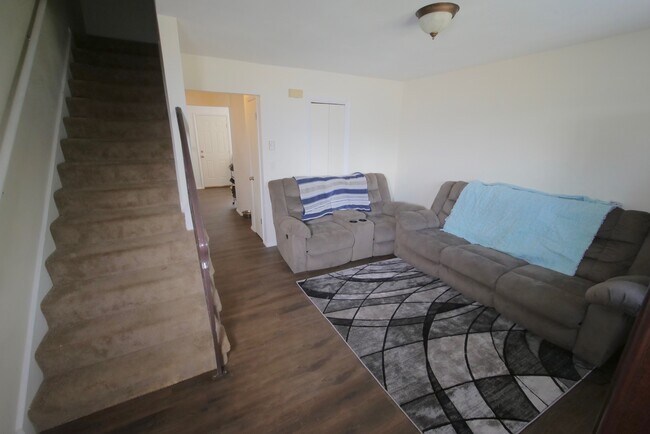 Building Photo - 482 E 500 S