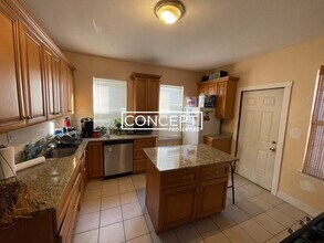 Building Photo - 8 Eldora St