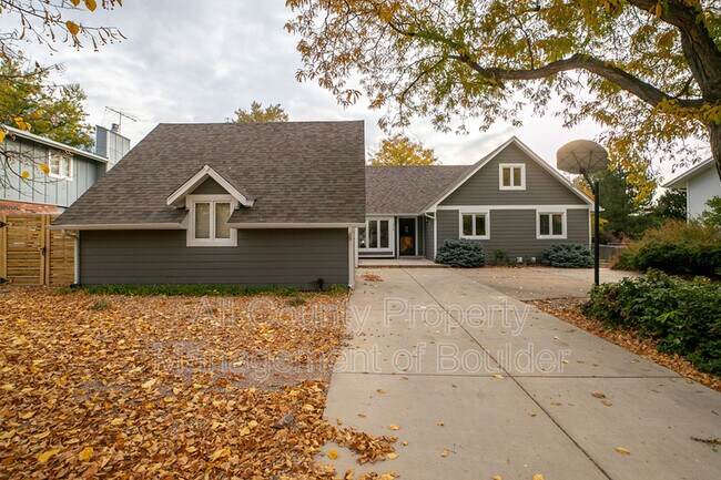 Building Photo - 470 Sutton Cir