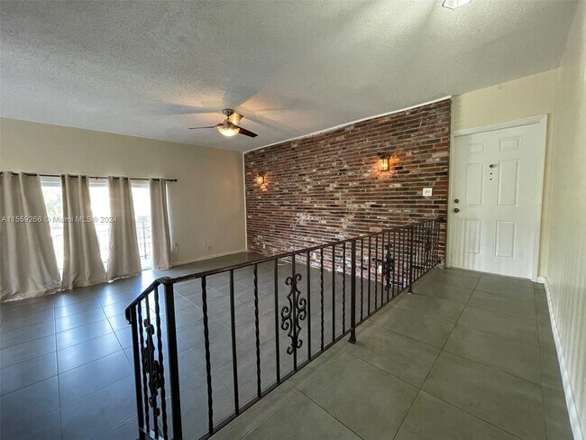 Building Photo - 4850 SW 63rd Terrace