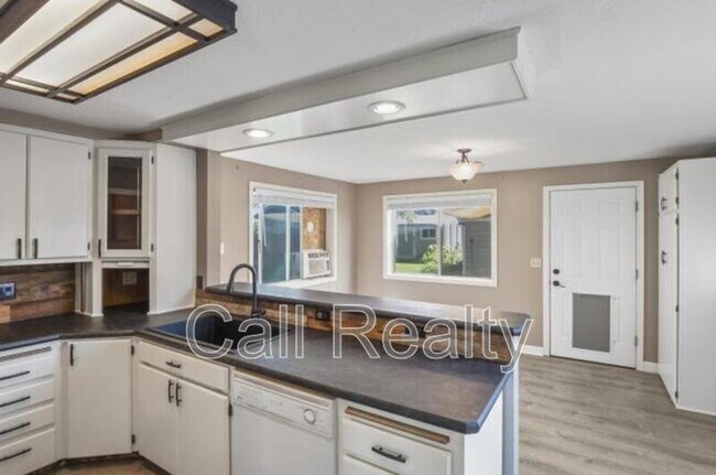 Foto del edificio - 5424 N Oak St