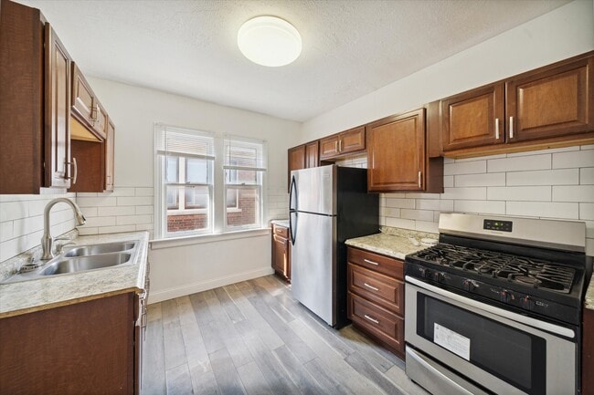 Building Photo - 2333-2335 W Grand St