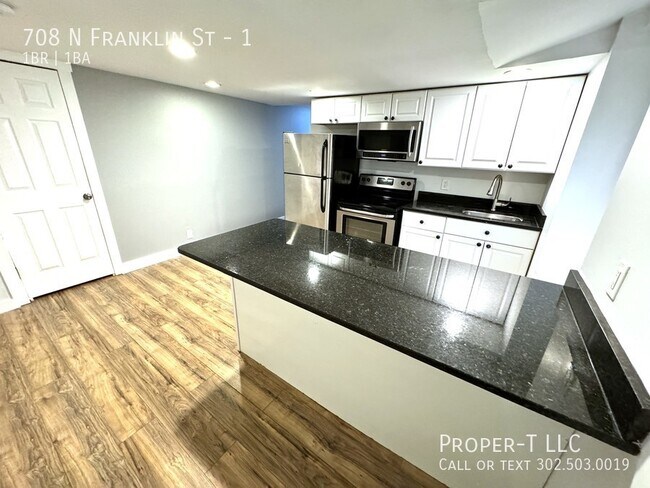 Foto del edificio - Large updated unit!!