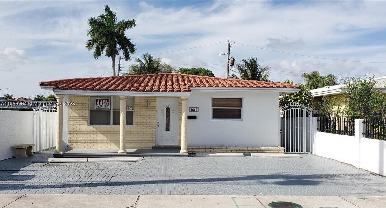Foto principal - 3689 NW 14th St