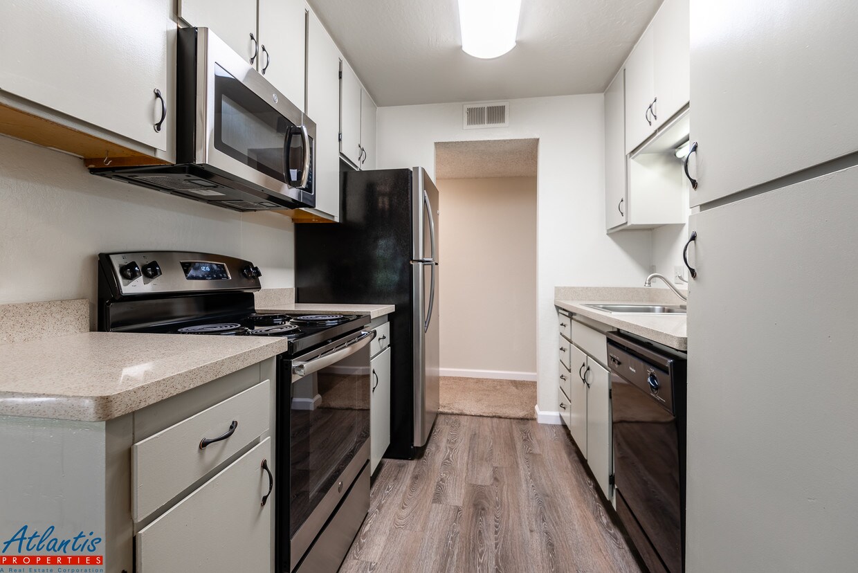 Primary Photo - 300 Tradewinds Dr