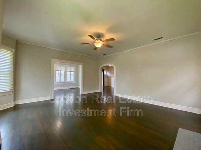 Building Photo - 819 Linden St