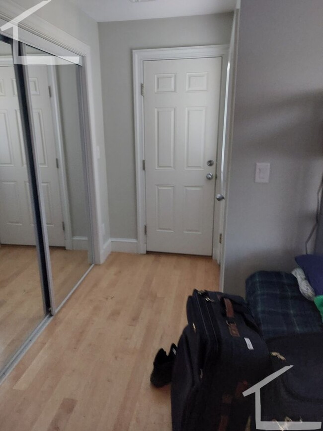 Building Photo - HOT ALLSTON LISTING!!!!