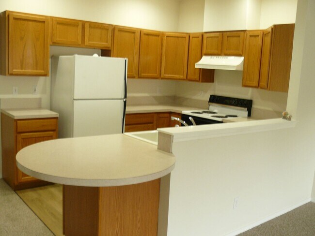 Building Photo - 2 Bedroom, 1.5 Bath Townhome