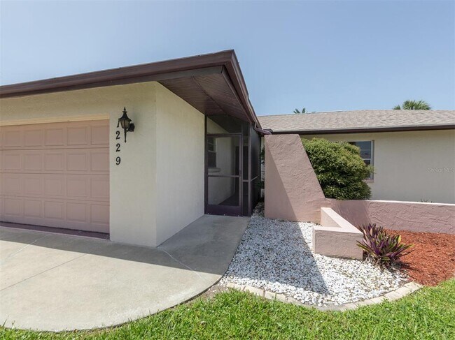Building Photo - 1229 Lucaya Ave