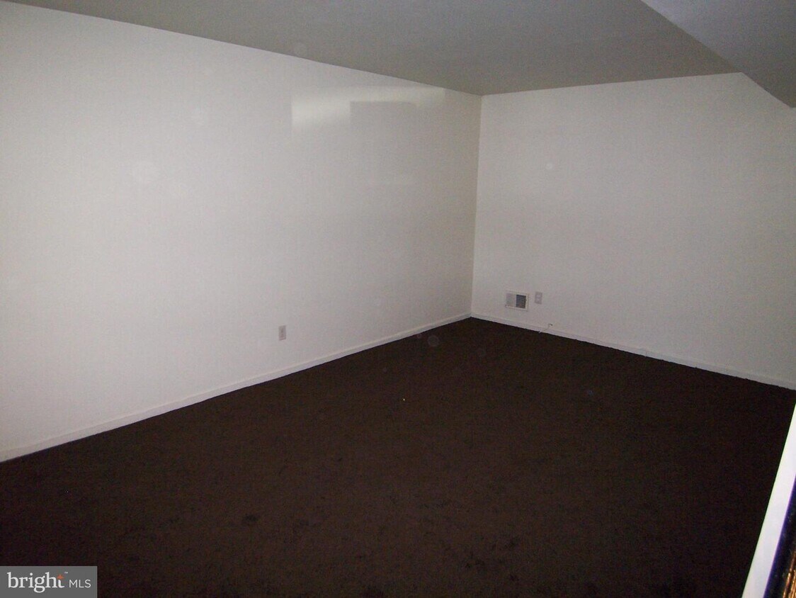 Primary Photo - 50 Willow Ct