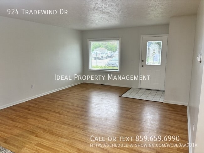 Photo - 924 Tradewind Dr House