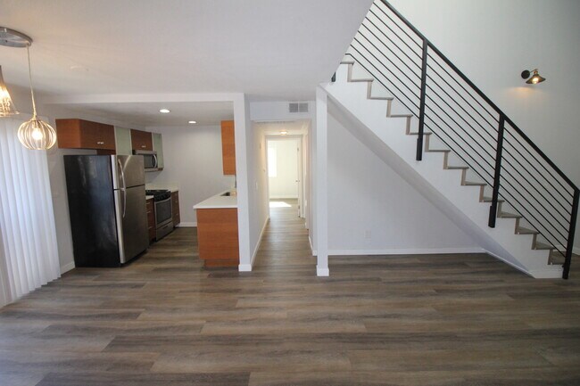 Foto del edificio - 3501 Jasmine Ave