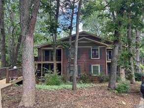 Building Photo - 2040 Woodlawn Dr SW