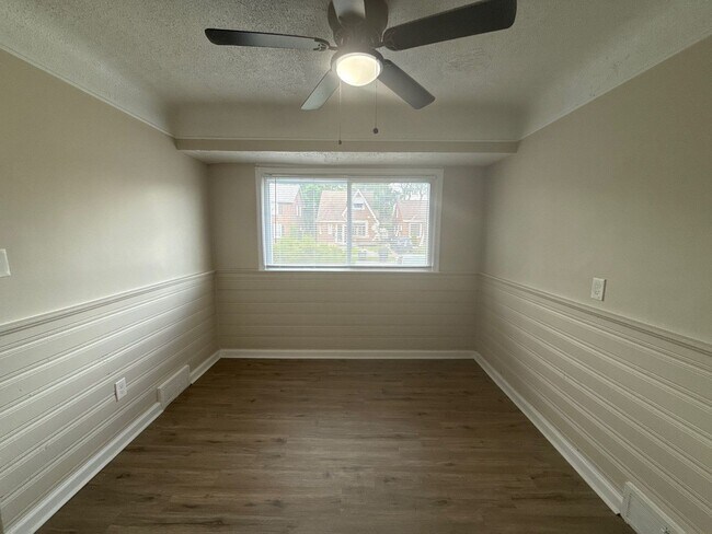 Building Photo - Renovated 3-Bedroom Home – We Welcome Sect...