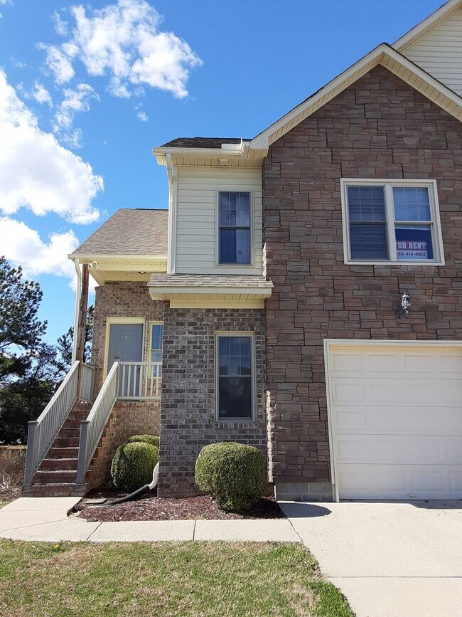 Building Photo - 3BR/2BA Duplex with Garage