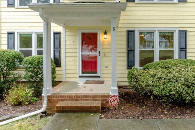 Foto del edificio - 8 Woodcliff Cir