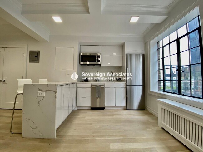 Building Photo - 5 Tudor City Pl
