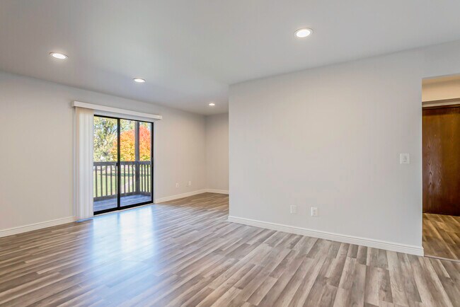 Foto del edificio - 30078 W 12 Mile Rd