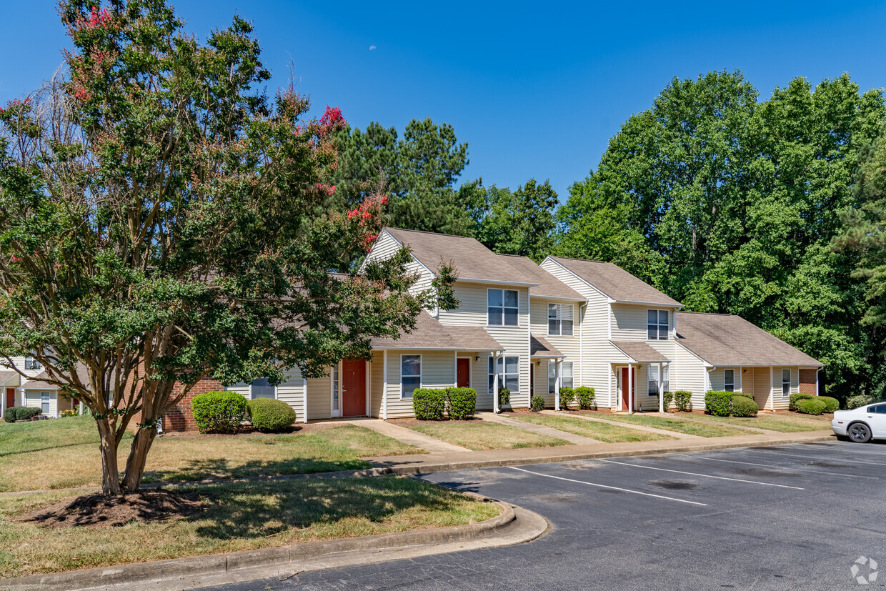 Primary Photo - Maple Ridge Apartments