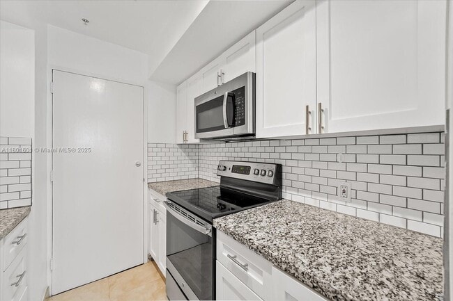 Building Photo - 4925 Collins Ave