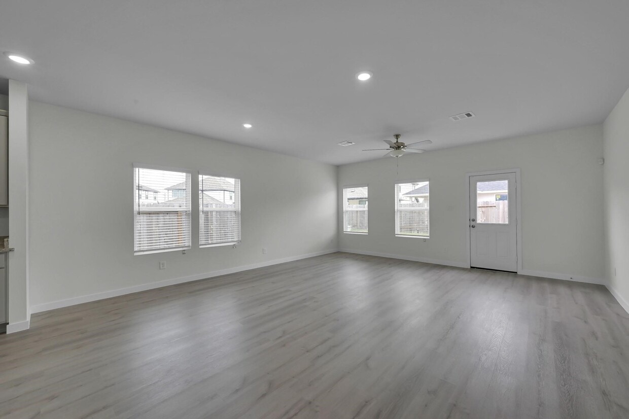 Building Photo - 14309 Ash Tree Dr