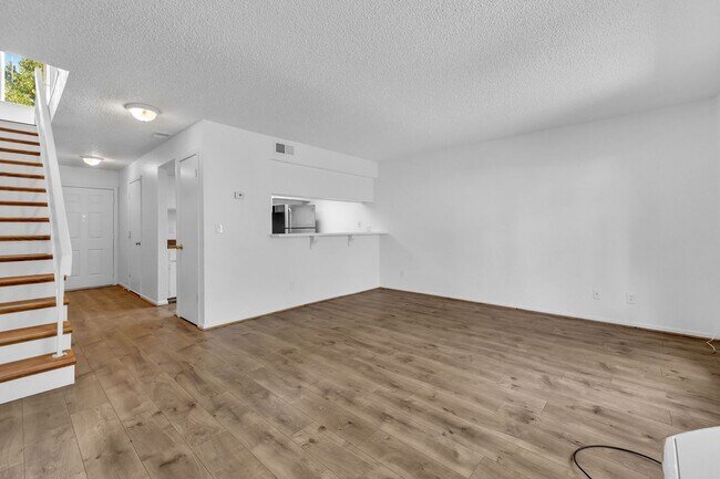 Building Photo - Townhouse Ready for Occupancy