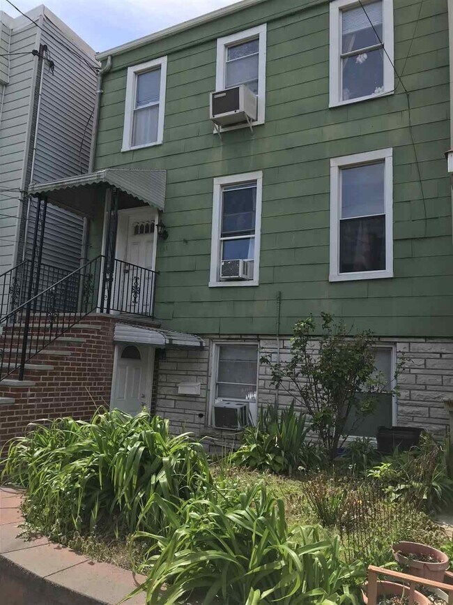 Foto del edificio - 263 Ogden Ave