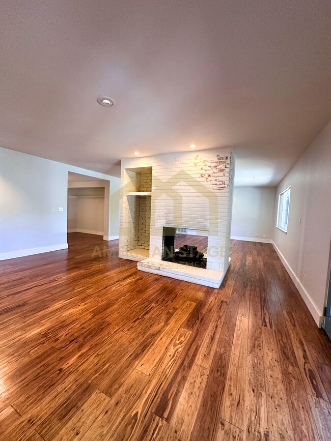 Foto del edificio - 135 Oakmont Ave