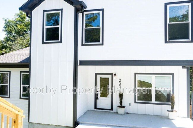 Building Photo - 233 Peace St